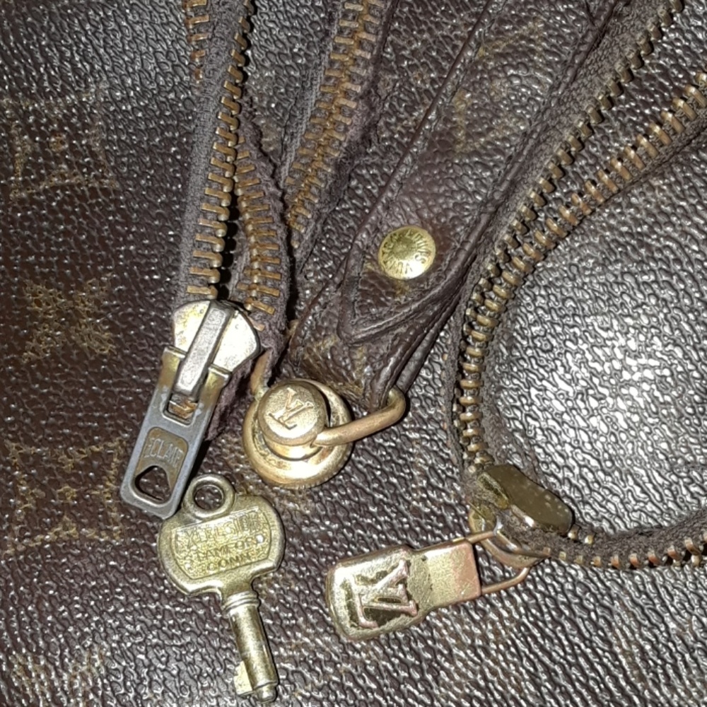 🚫 SOLD 🚫Louis Vuitton brass hardware